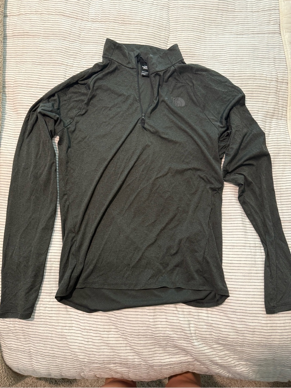 The North Face Men's Dark Charcoal Gray Quarter-Zip Pullover